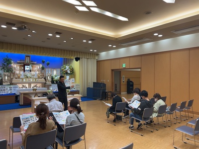 みどり生命についてご説明しております。